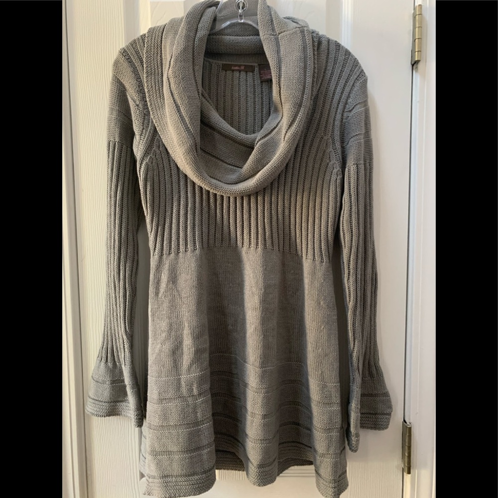 NWT Heathr gray cowl neck tunic bell sleev sweater